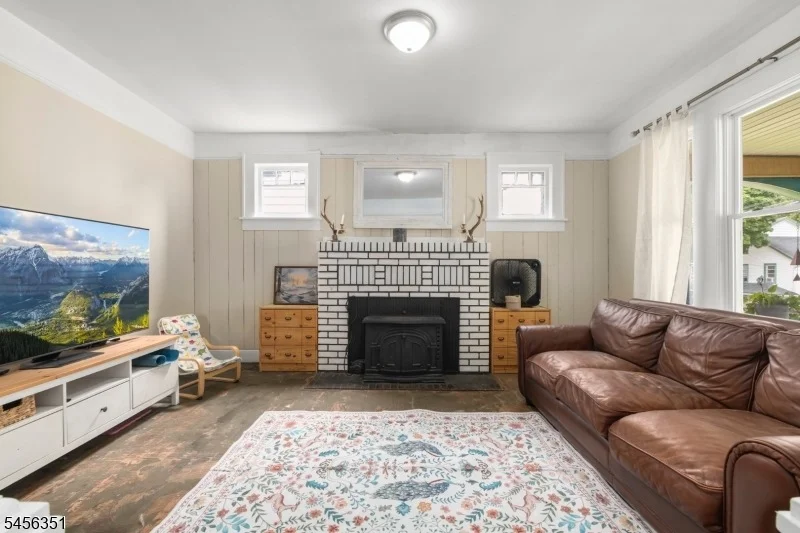 Photo of 80 Allen St