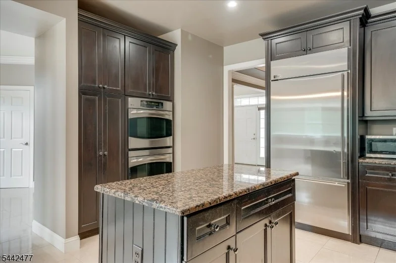 Photo of 21 Whitbay Dr