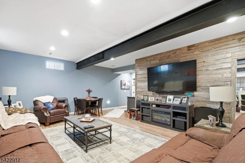 Photo of 173 Point Breeze Dr