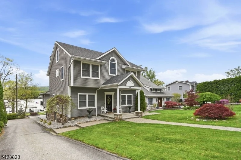 Photo of 206 Long Pond Rd