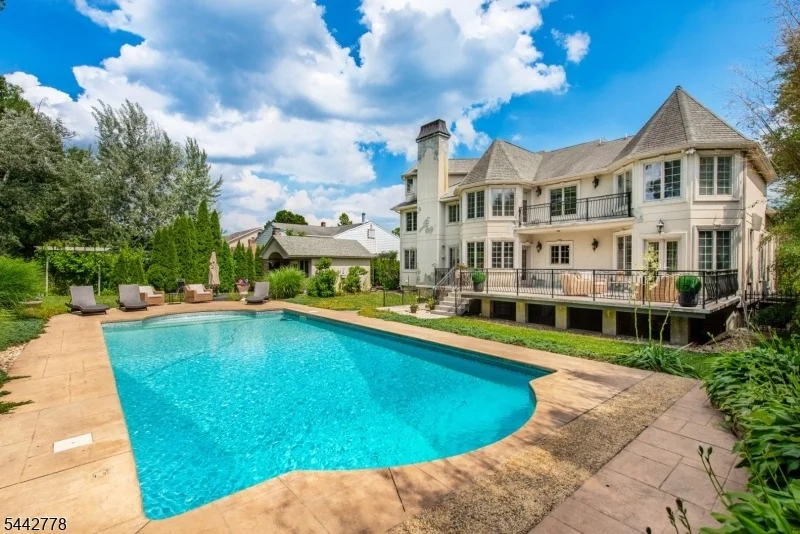 Photo of 16 Cheri Ln