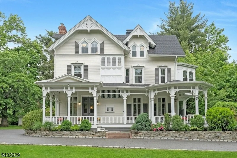 Photo of 42 Llewellyn Rd