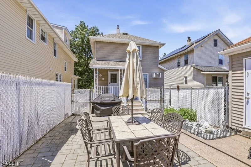 Photo of 332 Riverside Ave
