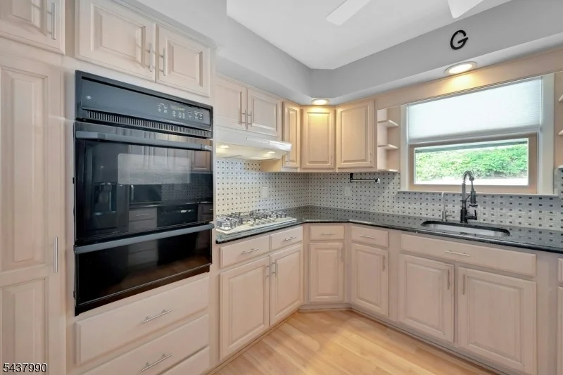 Photo of 451 Chestnut St