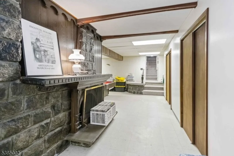 Photo of 6 Seabert Ln