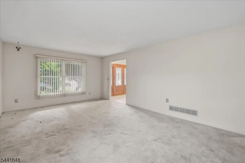 Photo of 28 Amherst Ct