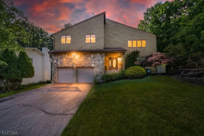 Photo of 72 Agawam Dr