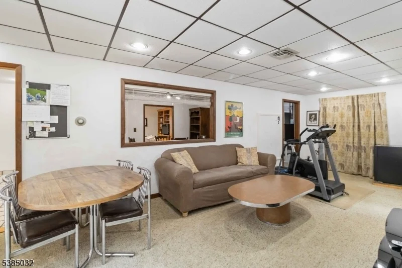 Photo of 6 Seabert Ln