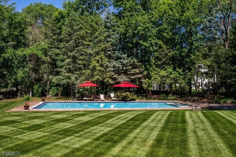 Photo of 7 Farmstead Rd
