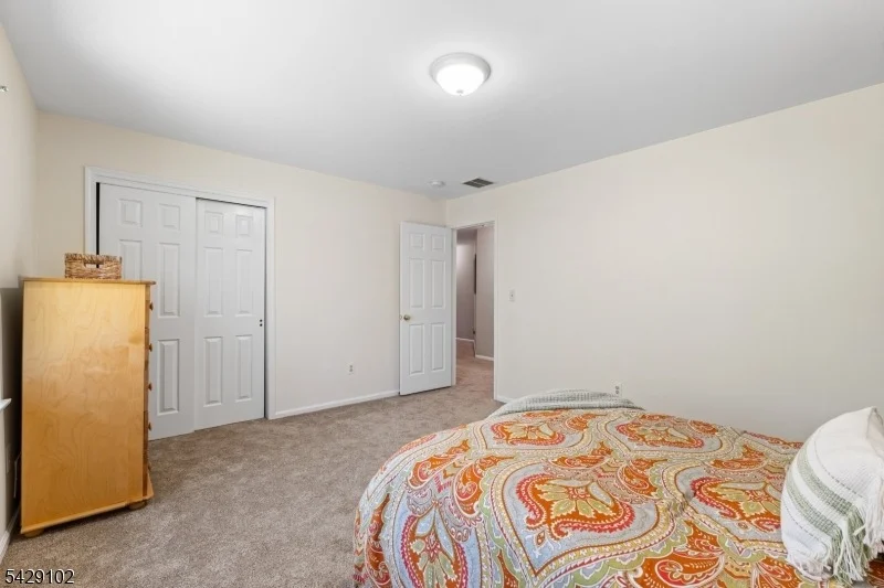 Photo of 16 Yorkshire Dr