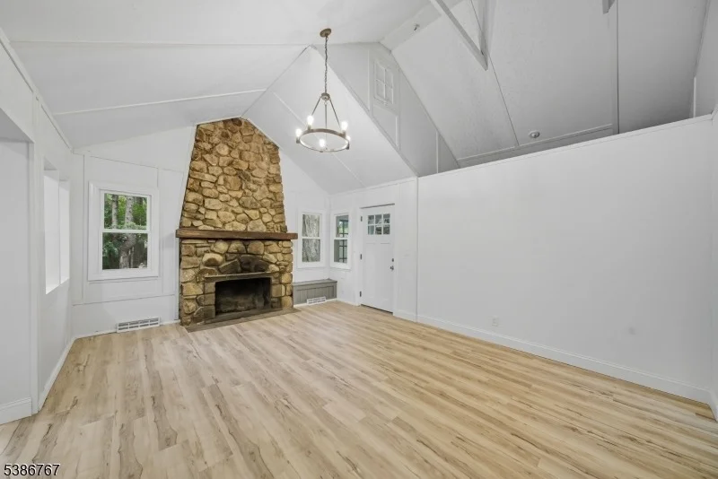 Photo of 330 Springbrook Trl