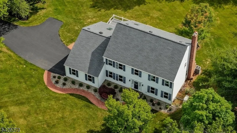 Photo of 77 Ridgeview Dr