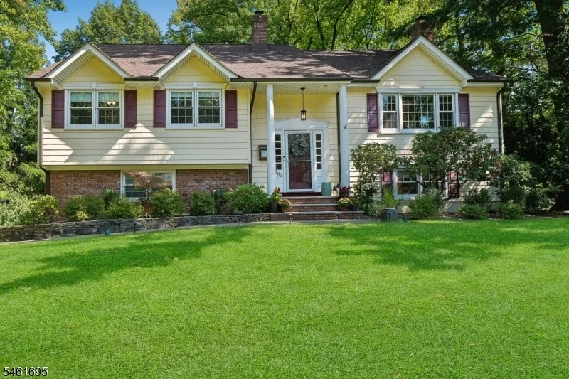 Photo of 302 Woods End Rd