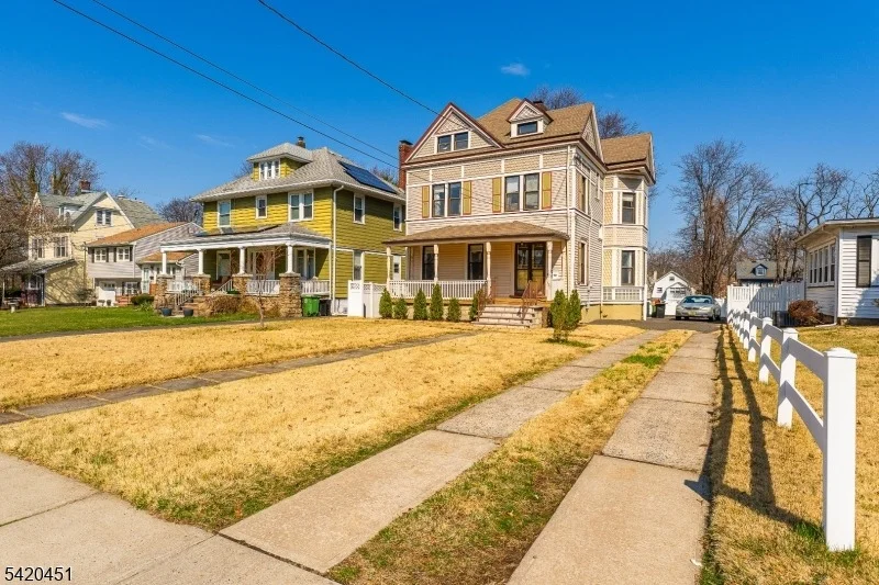 Photo of 150 W 5Th Ave