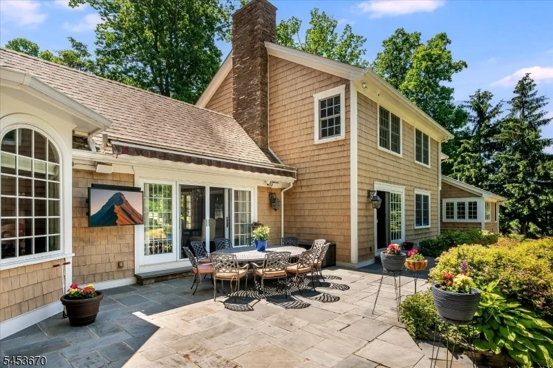Photo of 7 Farmstead Rd