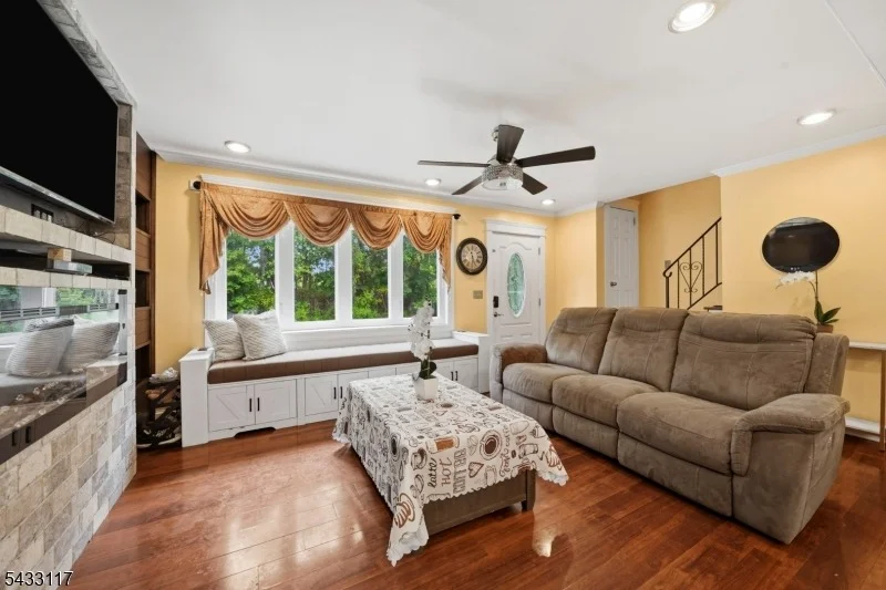 Photo of 52 Barbara Dr