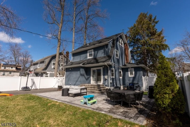 Photo of 246 Stirling Ave