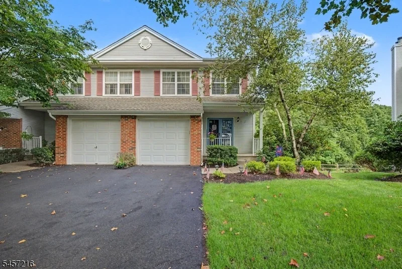 Photo of 42 HICKORY WAY