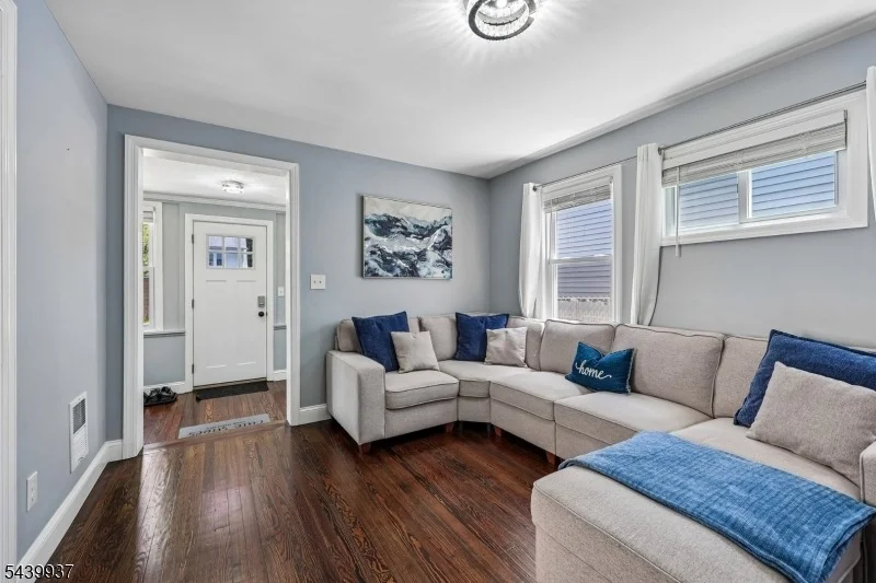Photo of 377 Parker Ave