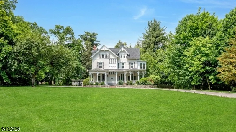 Photo of 42 Llewellyn Rd