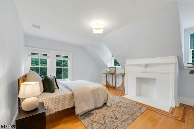 Photo of 42 Llewellyn Rd
