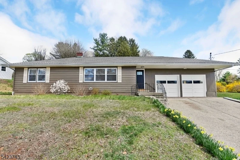 Photo of 16 Lingert Ave