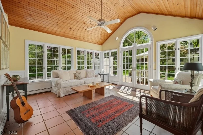 Photo of 638 Mountain Ave