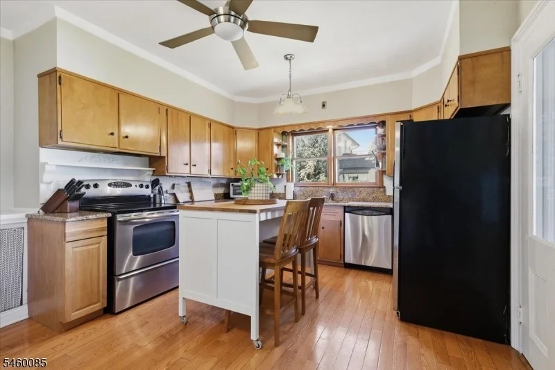 Photo of 406 W Moore St
