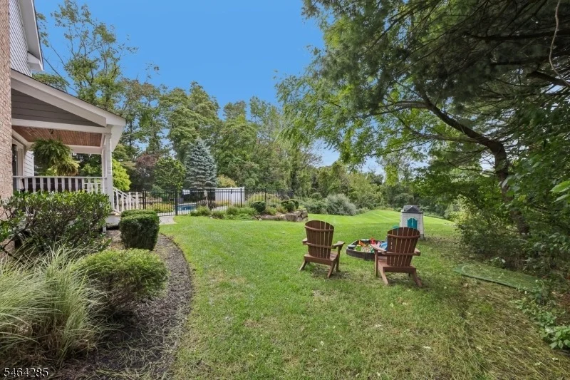 Photo of 5 Chesterfield Dr
