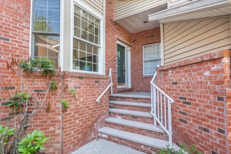 Photo of 10 Ebersbach Ln