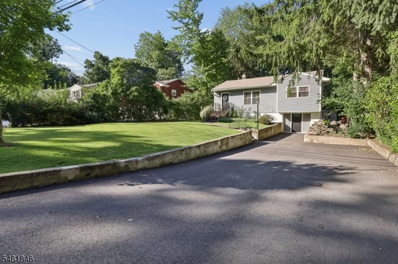 Photo of 341 Skyline Dr