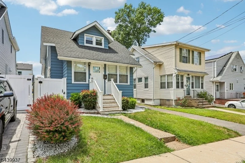 Photo of 377 Parker Ave