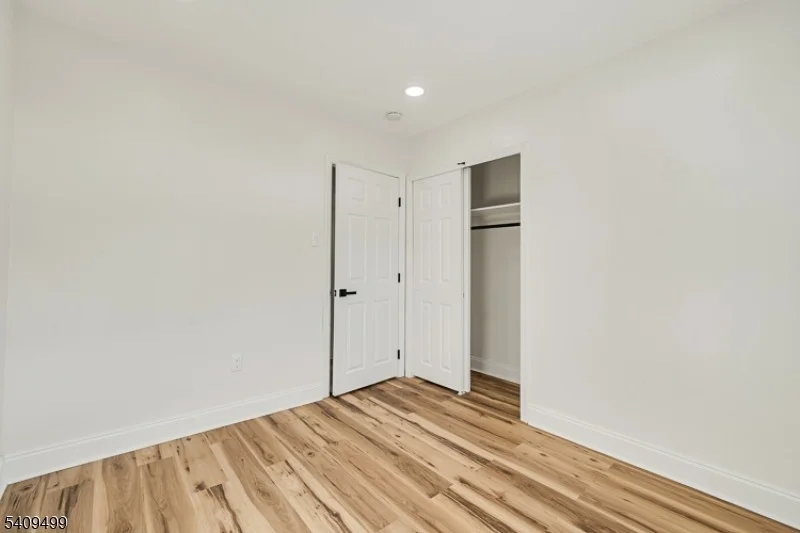 Photo of 33 Sycamore Dr