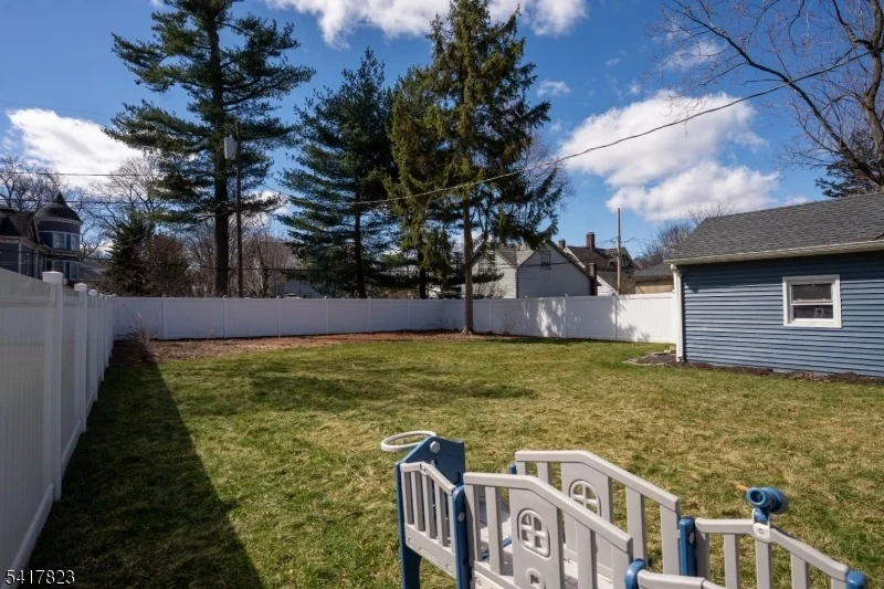 Photo of 246 Stirling Ave