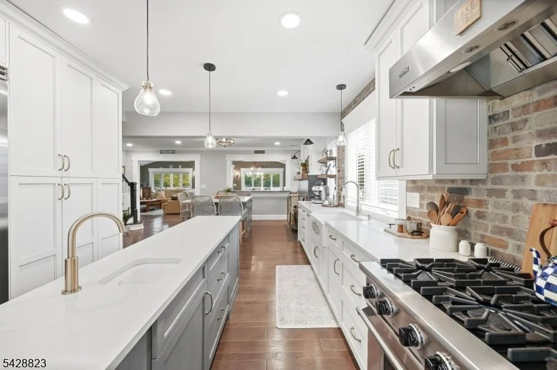 Photo of 206 Long Pond Rd