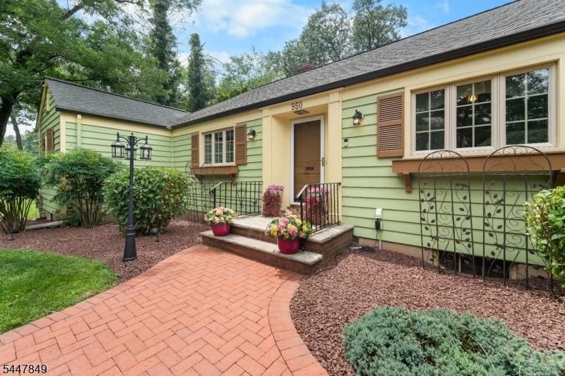 Photo of 950 Belvidere