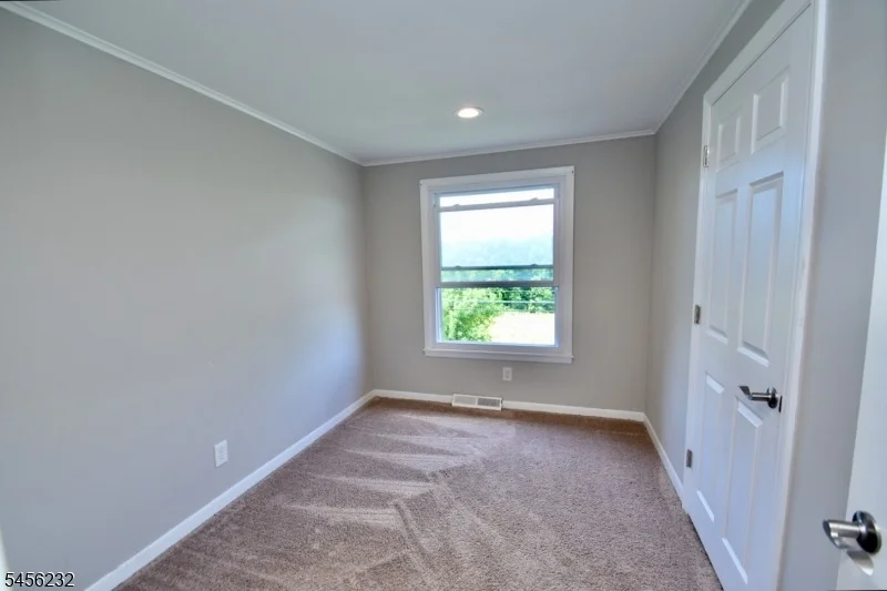 Photo of 131 Munsonhurst Rd