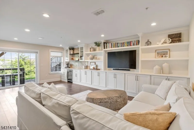 Photo of 137 Aspen Dr
