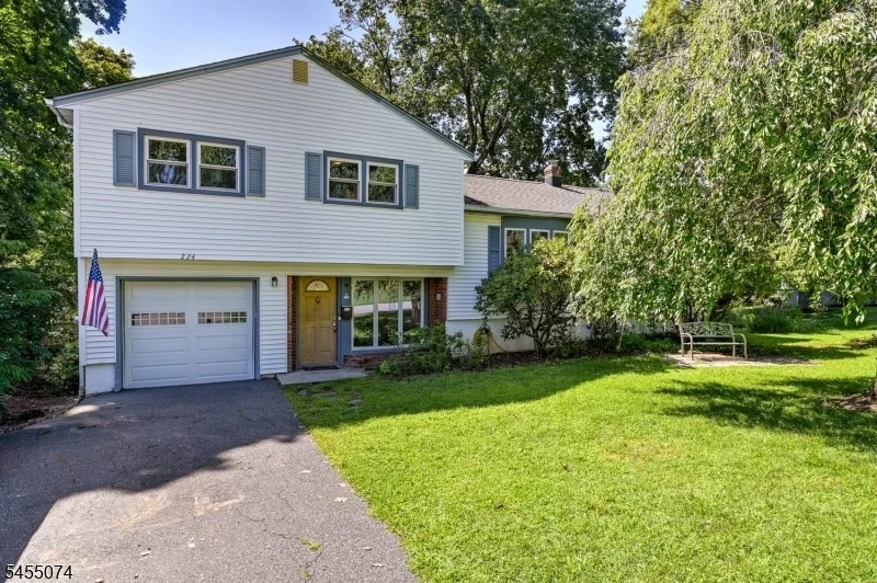 Photo of 224 Crown Rd