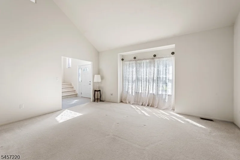 Photo of 4 Hawthorn Dr