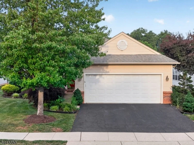 Photo of 14 Daulton Dr