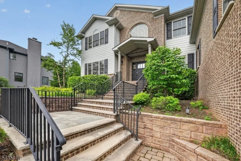 Photo of 74 Haggerty Dr