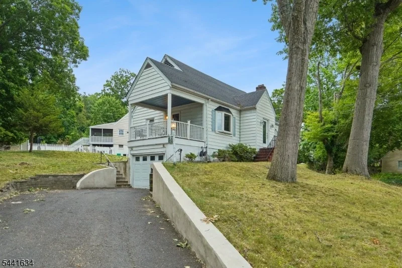 Photo of 72 Lake Dr East