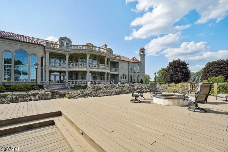 Photo of 50 Laura Dr
