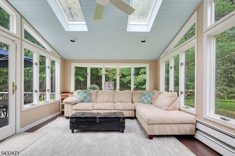 Photo of 7 Pontiac Dr