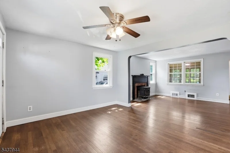 Photo of 641 Greenbrook Rd