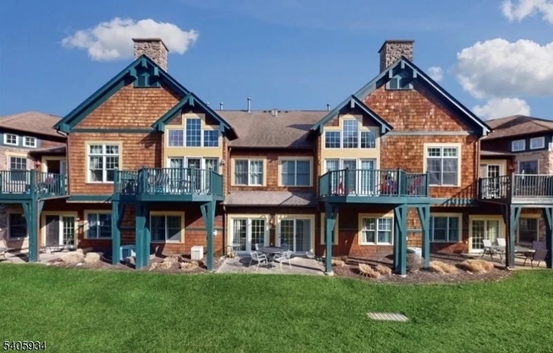 Photo of 8 Maple Cres Unit 12