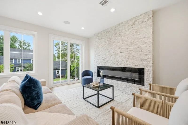 Photo of 936 Beverly Dr