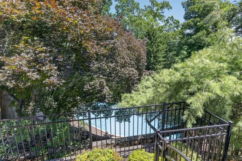 Photo of 10 Rockledge Ter