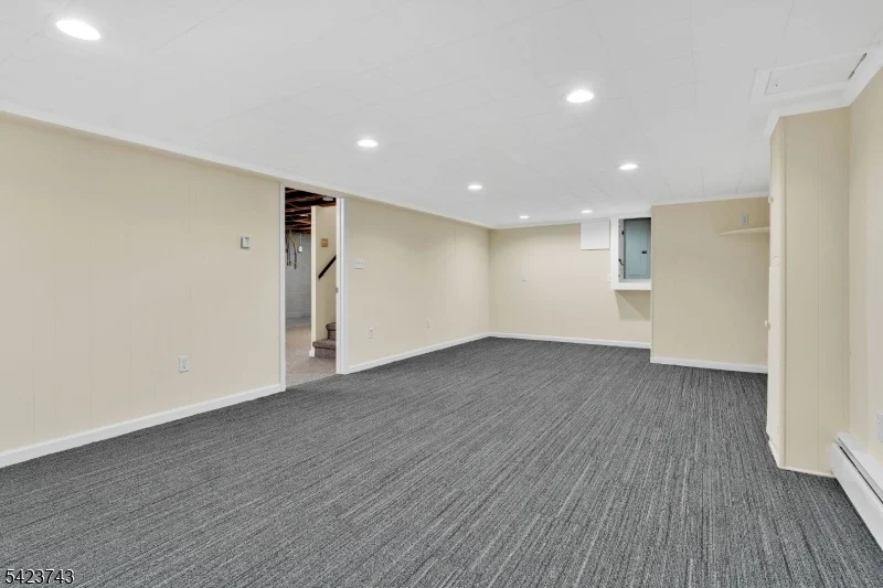 Photo of 16 Lingert Ave